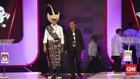 FOTO: Selisik Arti Baju Adat Ganjar dan Mahfud di Debat Cawapres