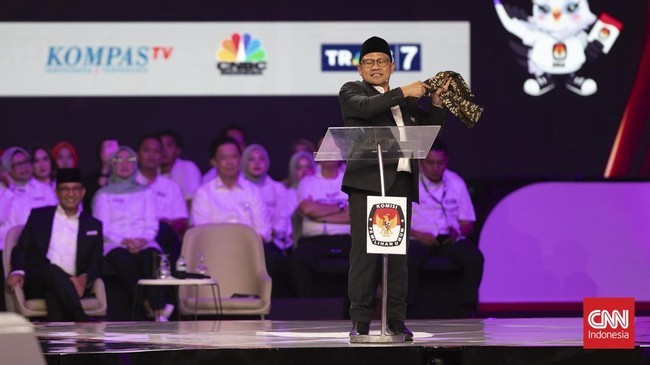 Dalam sesi jumpa pers pascadebat, Anies membela Imin dengan menyindir pertanyaan Gibran itu berkaitan dengan terminologi teknis bukan aspek substansi.