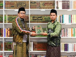 Dubes Zuhairi Resmikan Perpustakaan Ibnu Khaldun PCINU Tunisia