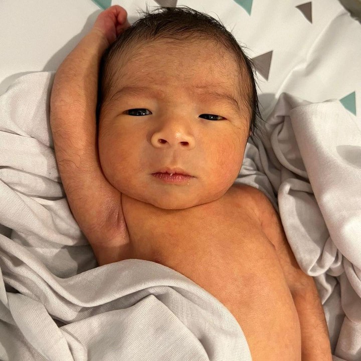 <p>Viviane sendiri baru saja melahirkan Si Bungsu pada 8 Agustus 2023. Bayi mungkin ini pun memiliki nama yang sangat indah yakni Elhanan Lasroha Simorangkir. (Foto: Instagram: @sammysimorangkir)</p>