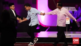 FOTO: Aksi Cak Imin, Gibran dan Mahfud di Panggung Debat Cawapres 2024