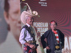 Temani Mahfud Md Debat Cawapres, Ganjar Pakai Busana Adat NTT