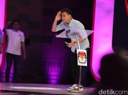 Momen Gibran Bungkuk ke Cak Imin dan Mahfud Usai Berikan Jawaban