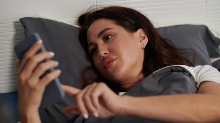 5 Hal Seputar Doomscrolling dan Dampak Buruk yang Ditimbulkan