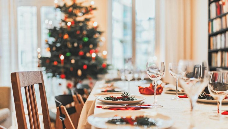 Ilustrasi Hidangan Natal festive decorated christmas dining table