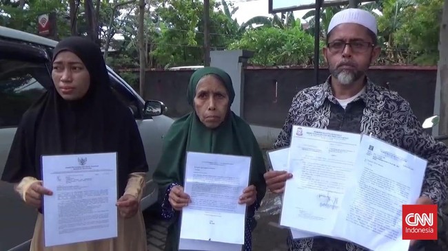 Setelah menetap di Indonesia sejak tahun 2000, keluarga pengungsi Rohingya di Makassar kini berharap mendapatkan Kartu Tanda Penduduk (KTP).
