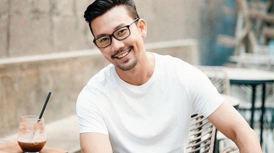 Keseruan Denny Sumargo Saat Buat Bakwan hingga Makan Coto Makassar Keseruan Denny Sumargo Saat Buat Bakwan hingga Makan Coto Makassar