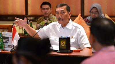 Menko Marves Luhut menantang peneliti BRIN yang menyebut serbuan TKA China sangat besar dibandingkan nilai investasinya