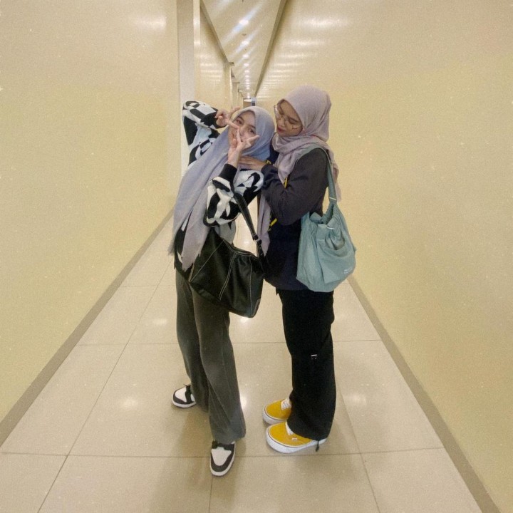 <p>Perempuan yang akrab disapa Ines itu resmi menjadi Bunda sambung untuk Sienna sejak menikah pada 30 Juli 2016. Kini, ia dan Sienna sudah tinggal bersama selama 7 tahun. (Foto: Instagram @nesyanabila)</p>