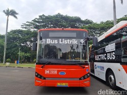 Bukan Cuma Jakarta, Airlangga Minta Bus Listrik Dipakai di Daerah Lain