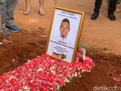 Pemakaman Chef Haryo Berlangsung Haru