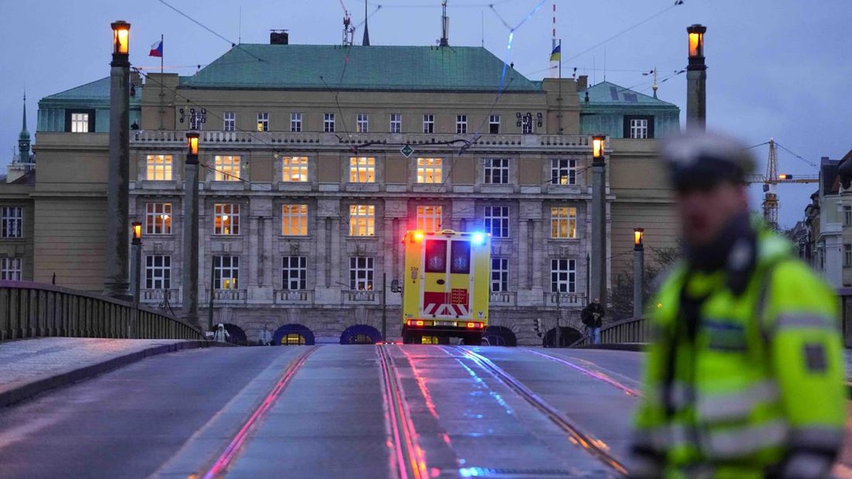 FOTO: Penembakan Massal di Universitas Praha Ceko, 14 Orang Tewas