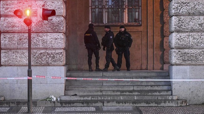 Salah satu warga negara Indonesia di Praha mengungkapkan situasi di sekitar Universitas Charles usai insiden penembakan yang menyebabkan 14 orang tewas.