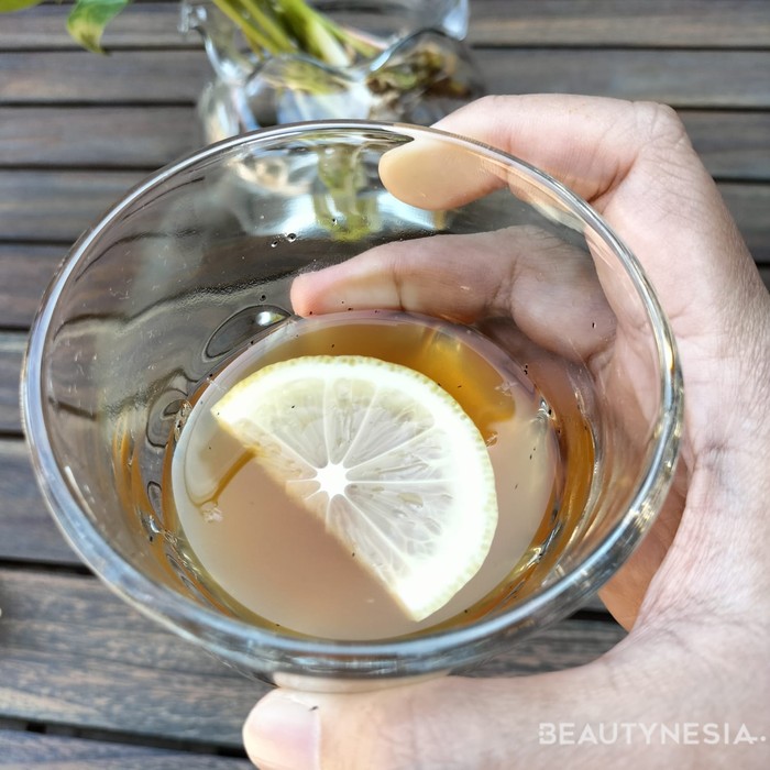 Saat baru datang, kamu akan dijamu dengan welcome drink herbal alami ini. Berpadu dengan udara dingin di Puncak, minuman herbal yang terbuat dari jahe, gula merah, hingga lemon ini sangat melegakan tenggorokan.