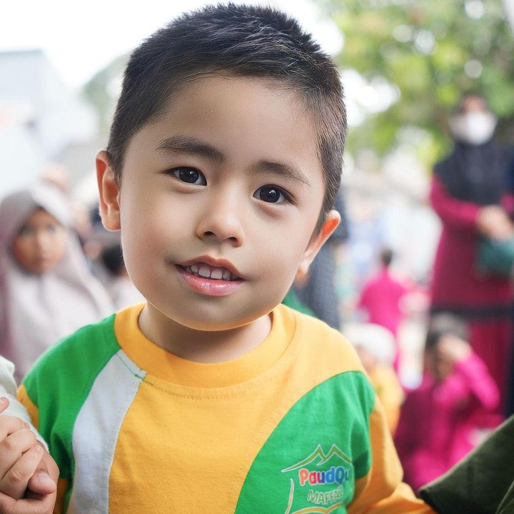 <p>Sulaiman sendiri lahir pada 16 November 2020. Di tahun ini, Sulaiman sudah semakin besar dan genap berusia 3 tahun. (Foto: Instagram: @okisetianadewi)</p>