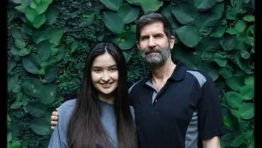 img-title Ini Sosok Ayah Bule Stephani Poetri Mantan Suami Kedua Titi DJ