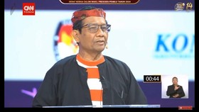 VIDEO: Mahfud Curhat Sulitnya Berantas Pinjol Ilegal