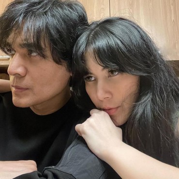 Genap 53 Tahun, 7 Potret Tyo Nugros Dapat Kejutan Ultah Romantis dari Sang Kekasih