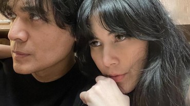 Genap 53 Tahun, 7 Potret Tyo Nugros Dapat Kejutan Ultah Romantis dari Sang Kekasih