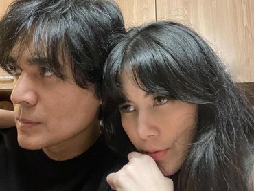 img-title Genap 53 Tahun, 7 Potret Tyo Nugros Dapat Kejutan Ultah Romantis dari Sang Kekasih