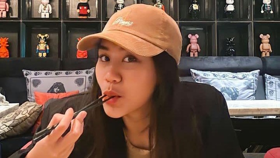 Aaliyah Massaid Aaliyah Massaid Tampil Elegan Saat Kulineran di Luar Negeri