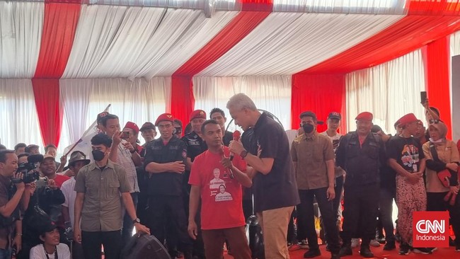 Berdasarkan jadwal resmi yang diterima, Ganjar akan mengakhiri maraton kampanye hari ini di Solo dengan menginap di rumah salah satu alumni SMK.