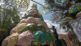 FOTO: Pohon-pohon Natal Unik di Penjuru Indonesia