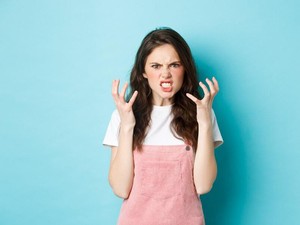 7 Makanan yang Dapat Jadi 'Penolong' saat Emosi Memuncak, Bisa Kembalikan Mood Baik!