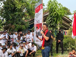 Di Depan Warga Karawang, Arsjad Rasjid Sosialisasi Cara Coblos Ganjar-Mahfud