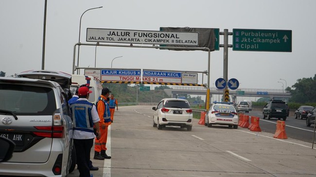 Jasa Marga mencatat sebanyak 197.034 kendaraan kembali ke wilayah JJabotabek pada Hari Raya Natal 2023, Senin (25/12) kemarin.