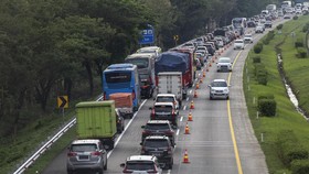 Contraflow Tol Japek Arah Cikampek Dihentikan, Lalin Ramai Lancar