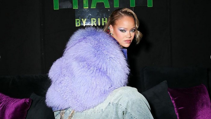 Gaya Rihanna di peluncuran Fenty x Puma Creeper Phatty.