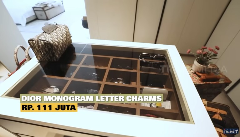 Koleksi tas Aura Kasih