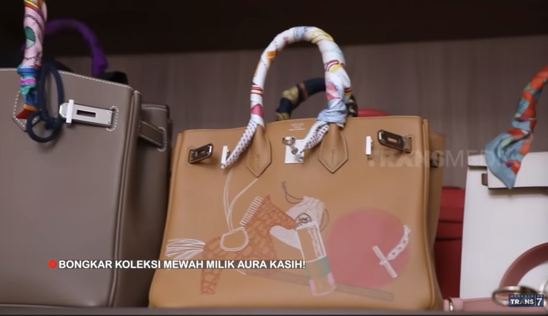 Koleksi tas Aura Kasih