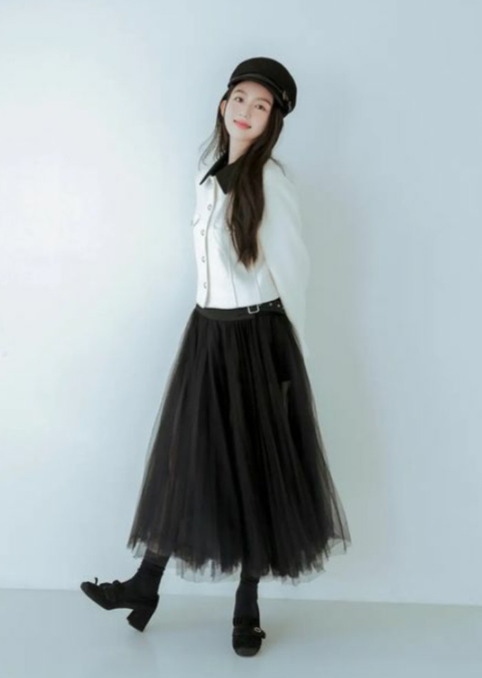 Setelah resmi diperkenalkan sebagai SMRookies, Kim Lami membuat penampilan special di awal video musik lagu debutnya Red Velvet berjudul “Happiness” pada 2014./ Foto: instagram.com/sm_actist_