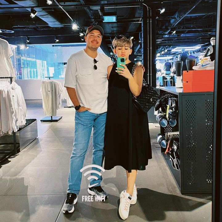 <p>"Semoga selalu mesra dan romantis terus," kata seorang netizen dengan emotikon hati. "<em>Cutest couple</em> lah ini mah," ujar netizen lainnya. (Foto: Instagram: @syssio)</p>