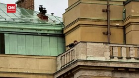 VIDEO: Aksi Pelaku Penembakan Massal di Praha Tertangkap Kamera