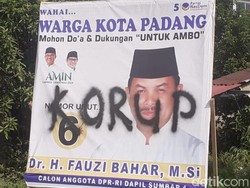 Baliho Fauzi Bahar Dicoret Korup, Ini Kata NasDem Sumbar