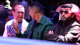 Berapa Harga Jam Tangan yang Dipamerkan Ronaldo dan McGregor?