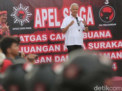 Saat Ganjar Enggan Komentari Yel Solo Bukan Gibran di Apel Satgas PDIP