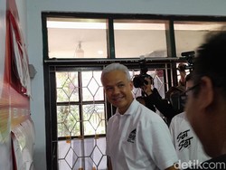 Posko Pemenangan Solo Diresmikan Ganjar, Warga Boleh Nebeng Foto Copy Gratis
