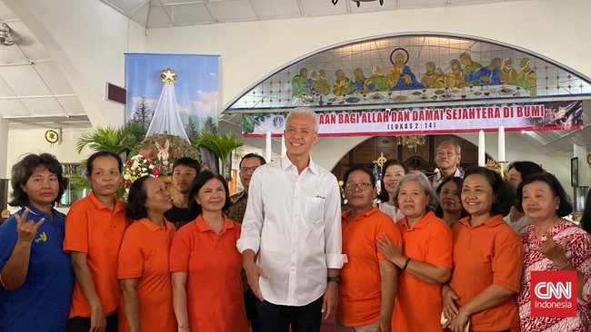Ganjar meminta masyarakat mengajarkan nilai-nilai toleransi beragama sedini mungkin agar tidak ada lagi perdebatan terkait perayaan hari raya.