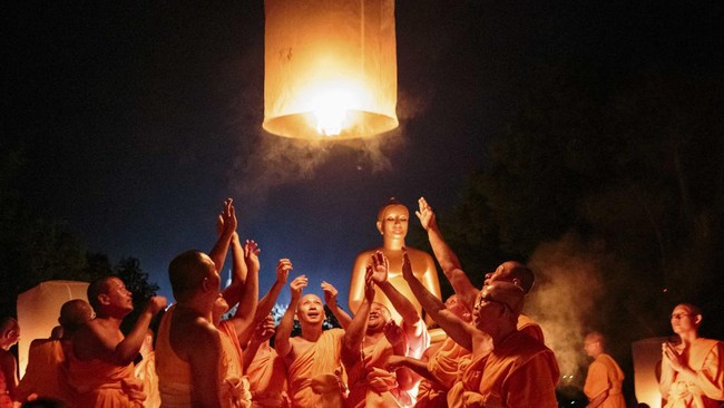 FOTO: Lampion-lampion Perdamaian di Langit Borobudur