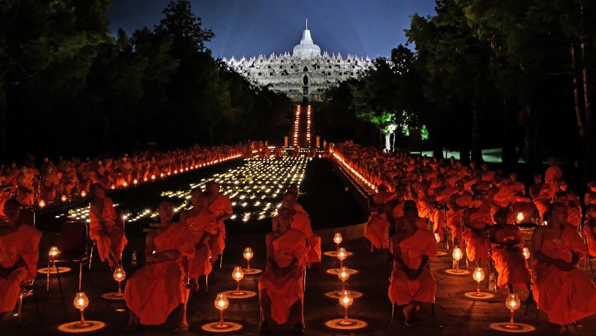 FOTO: Lampion-lampion Perdamaian di Langit Borobudur