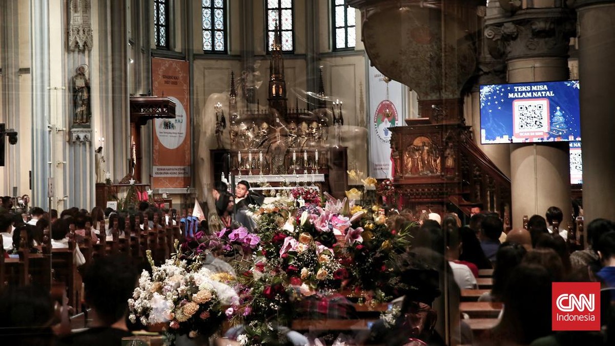 FOTO: Khidmat Misa Malam Natal 2023 di Gereja Katedral Jakarta