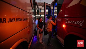 FOTO: Suasana Puncak Mudik Nataru 2023 di Kampung Rambutan