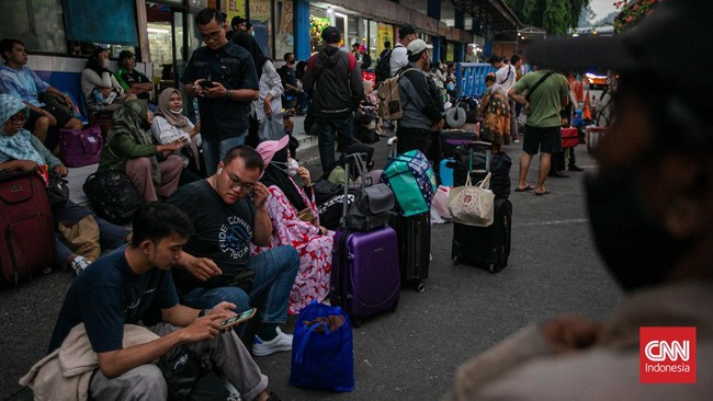 Kementerian Perhubungan (Kemenhub) memperkirakan 110,67 juta orang bakal mudik atau liburan pada periode Natal dan Tahun Baru (Nataru) 2024/2025.