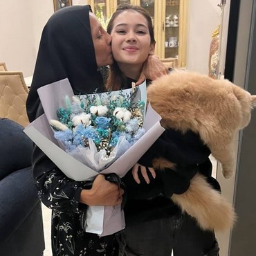 Sudah Berdamai, Sandrinna Michelle Pulang ke Rumah di Hari Ibu