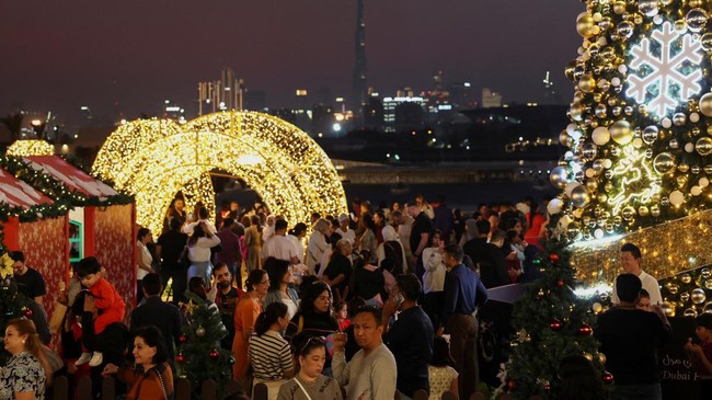 FOTO: Gemerlap Cahaya Natal Menerangi Dubai