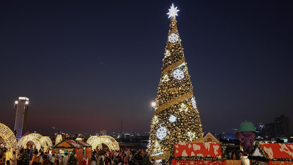 FOTO: Gemerlap Cahaya Natal Menerangi Dubai